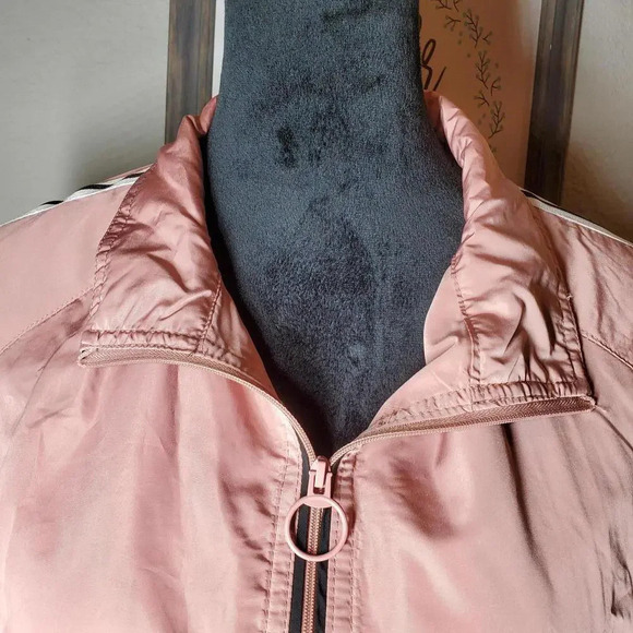 LOVE TREE Dusty Rose Pink Cropped Zip-Up Windbreaker Jacket Size Medium - Picture 7 of 15